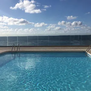 Apartment Piso Con Piscina Y Garaje En La Playa De Canteras, Las Palmas de Gran Canaria
